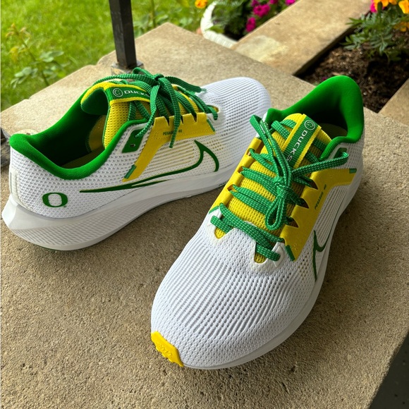 *Brand new* Nike Air Zoom Pegasus 40 Running Shoes Oregon Ducks - Size 9.5US - Picture 2 of 6